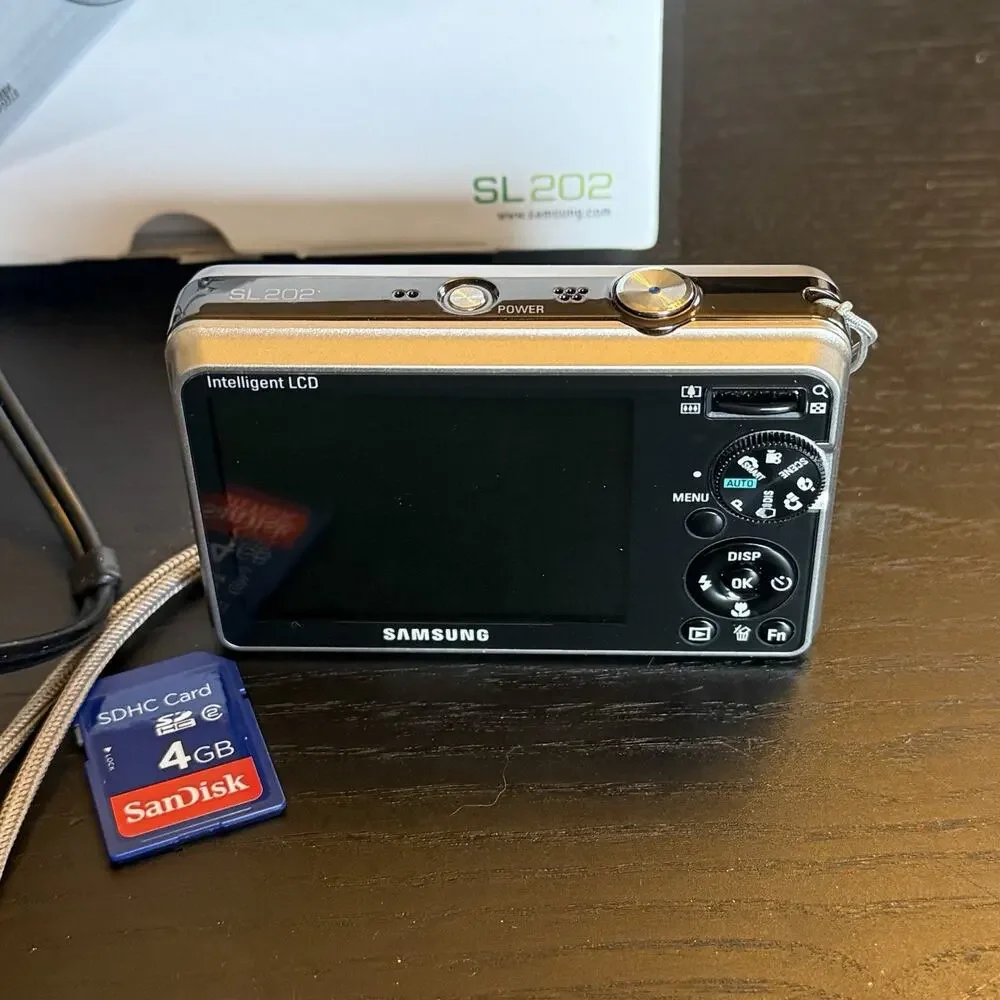 Samsung SL202 10.2MP Digital Camera Solve w/ SD Memory Card Original Box